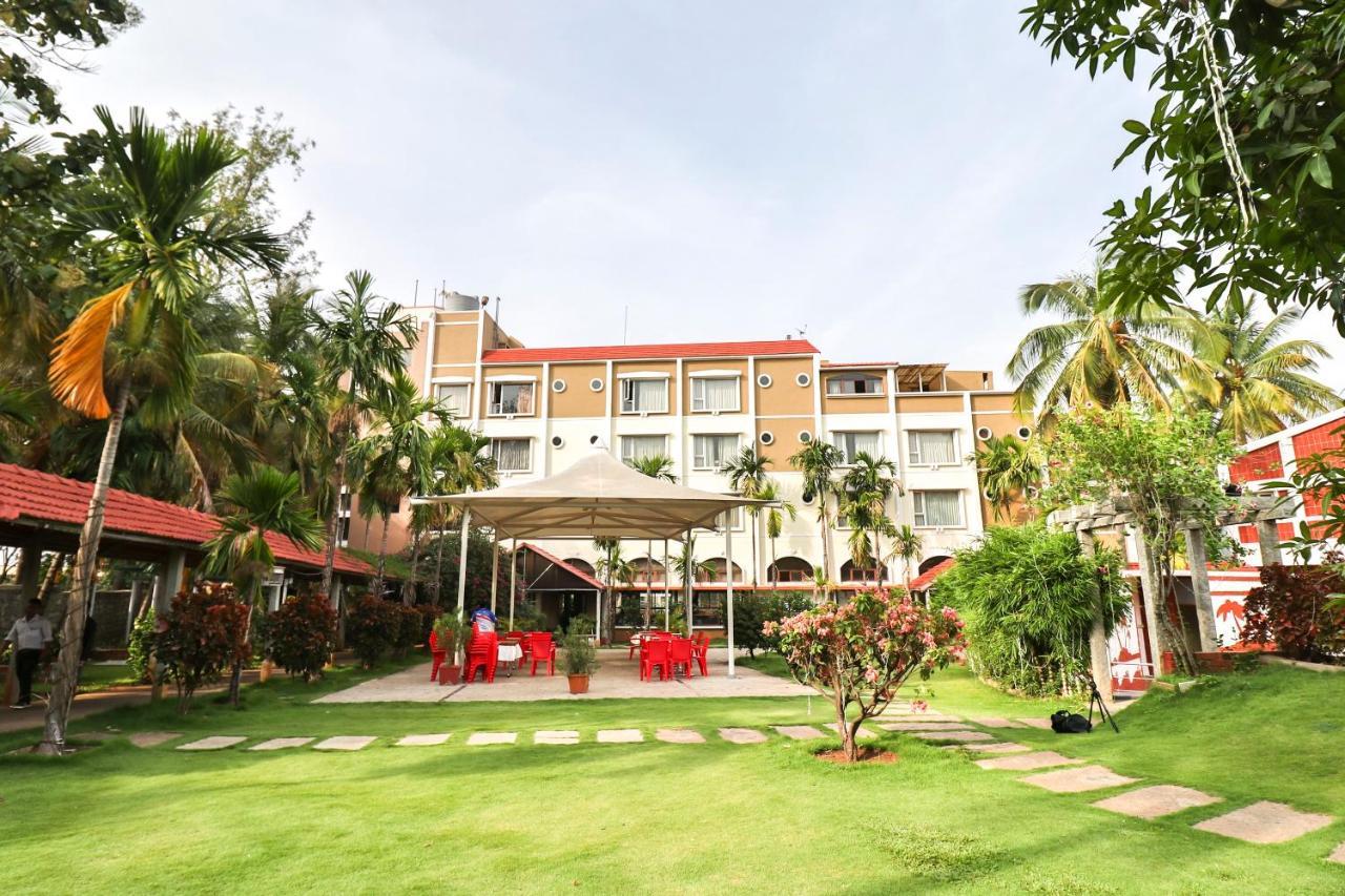 Palette - Holiday Palms Bangalore Exterior foto