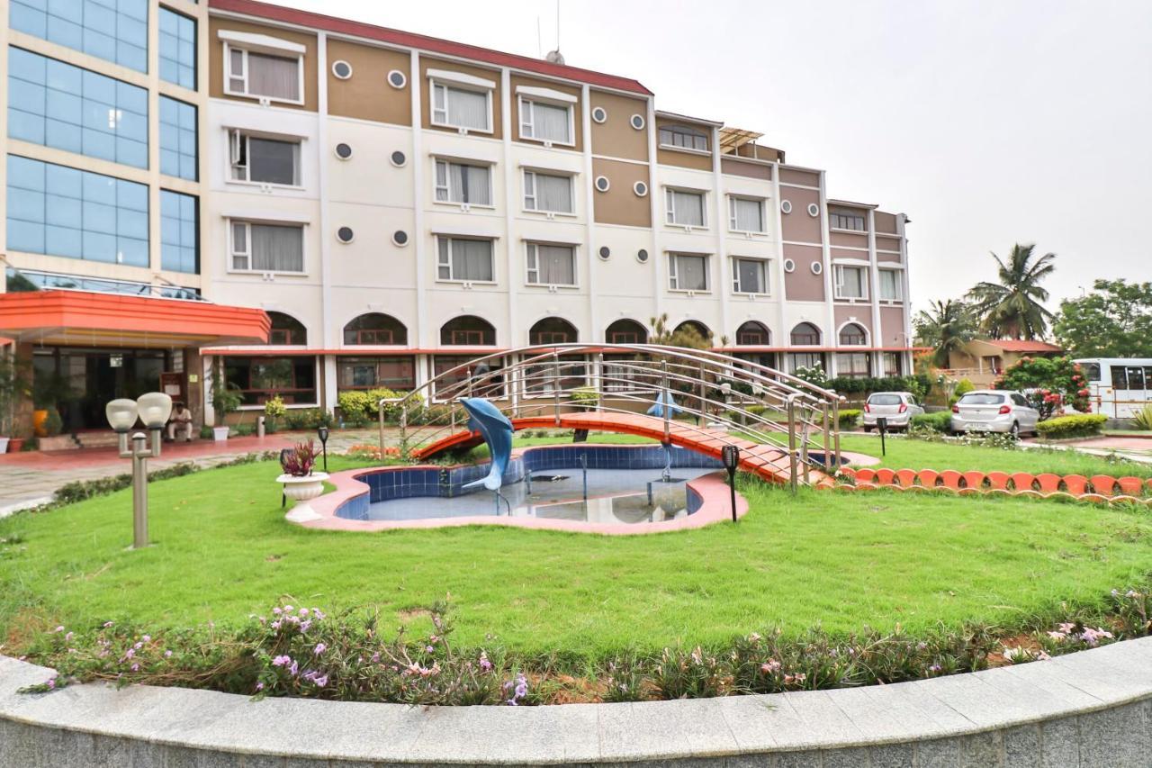 Palette - Holiday Palms Bangalore Exterior foto